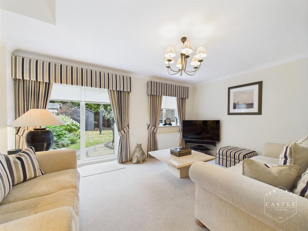 Property photo 2 of 15 Lounge