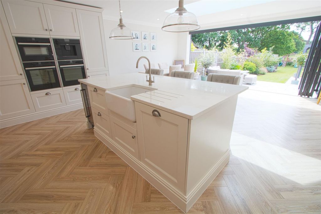 Property photo 3 of 17 Kitchen.Jpg