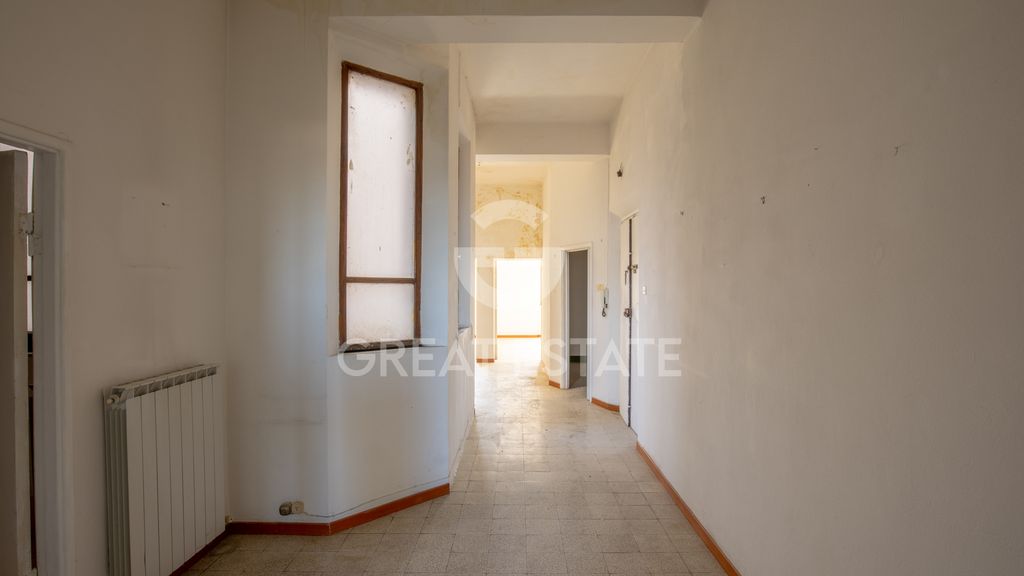 Property photo 3 of 11 Interiors