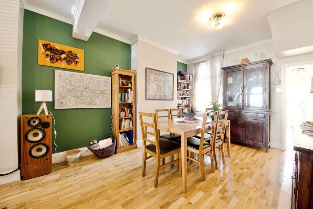 Property photo 2 of 26