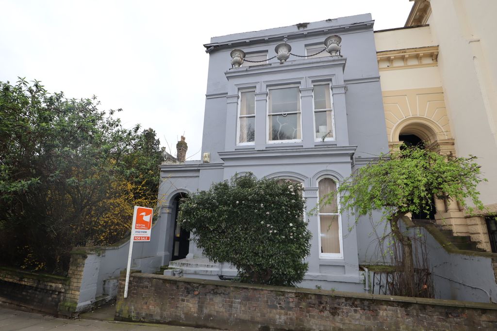 Property photo 1 of 3