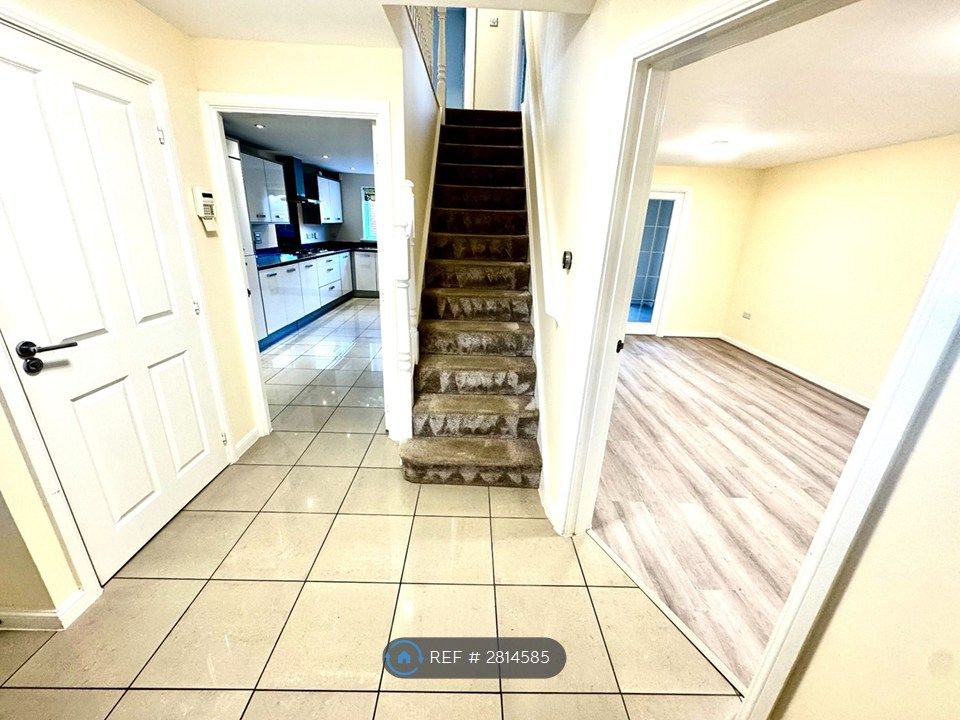 Property photo 2 of 18 Entrance