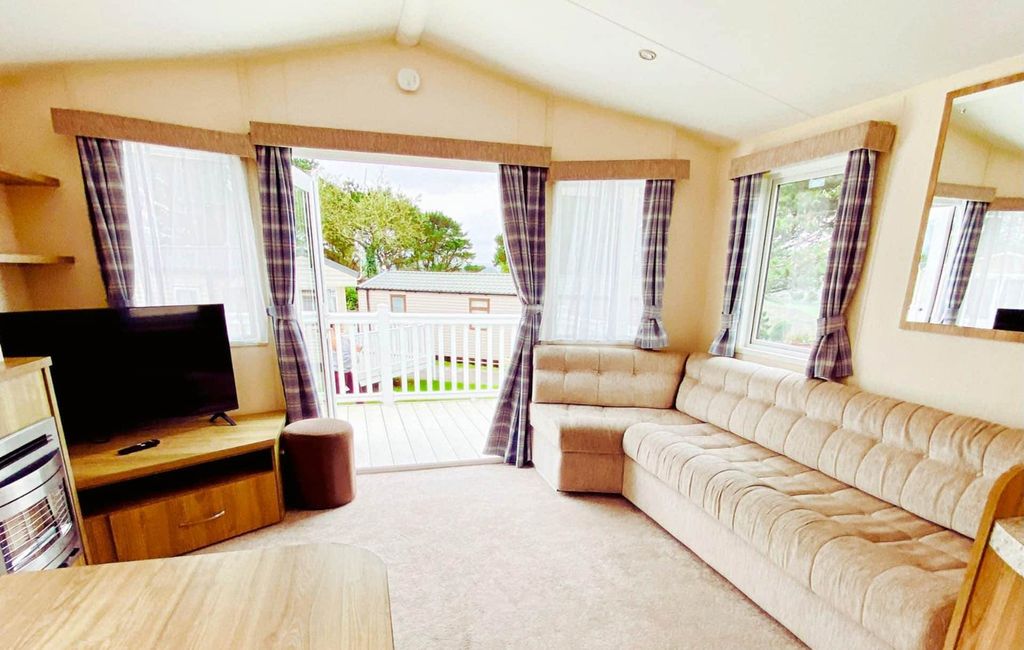 Property photo 2 of 21