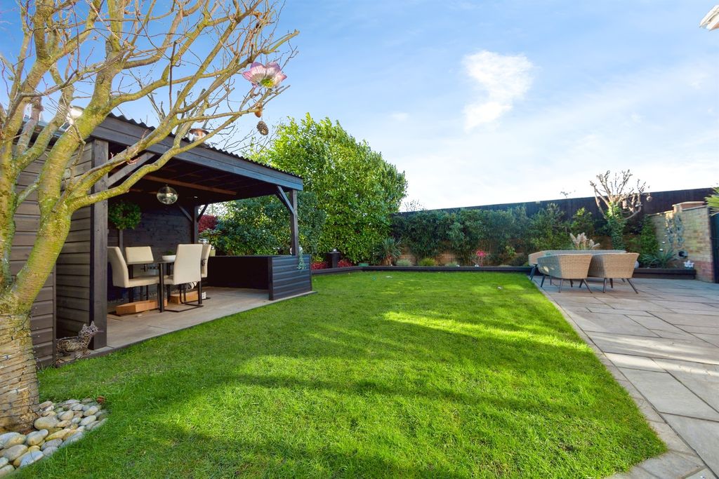 Property photo 2 of 17