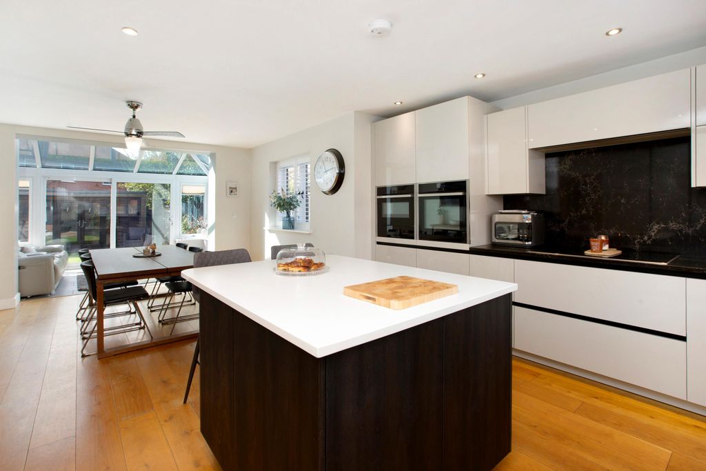 Property photo 3 of 17 Image