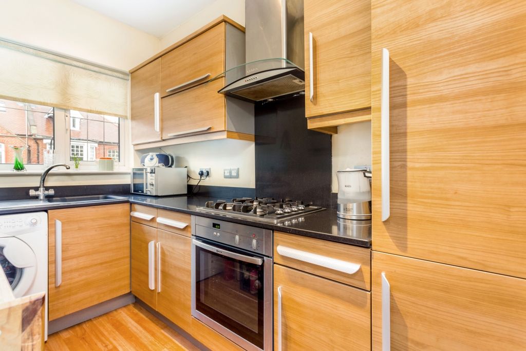 Property photo 3 of 7 Kitchen