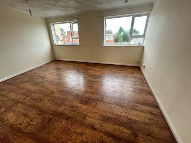 Property photo 1 of 4 Living Room