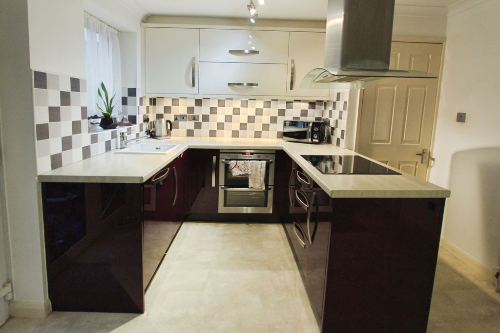 Property photo 2 of 17