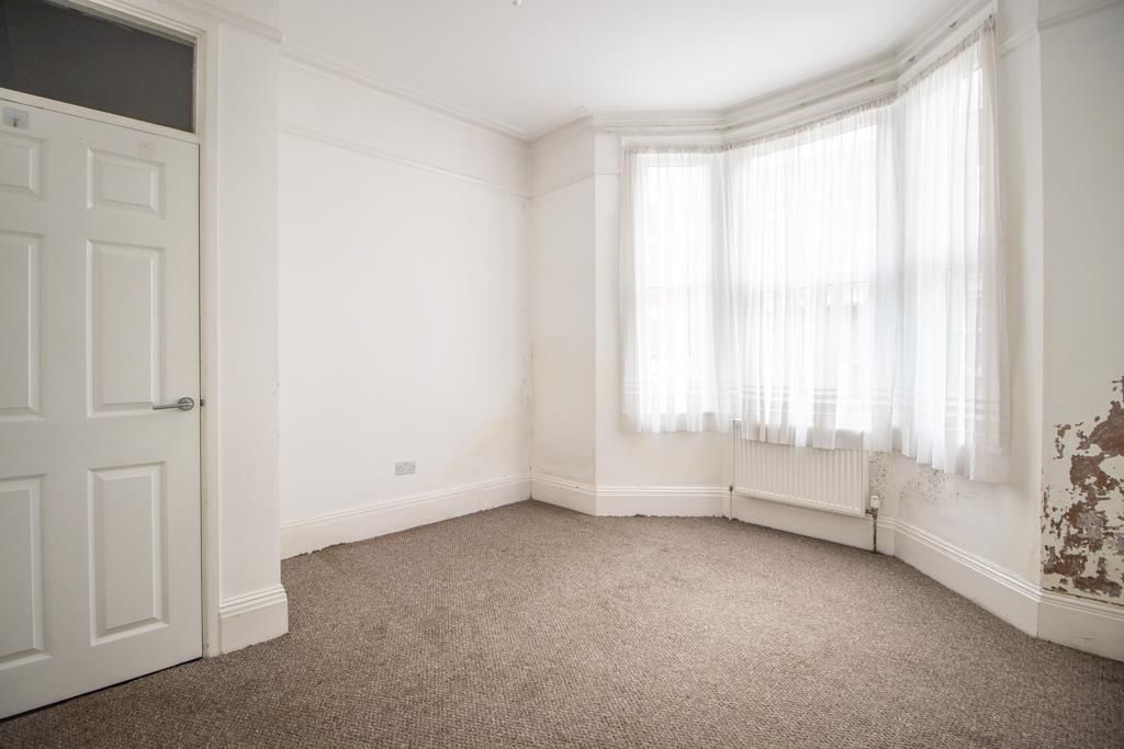 Property photo 2 of 10 Lounge/Bedroom