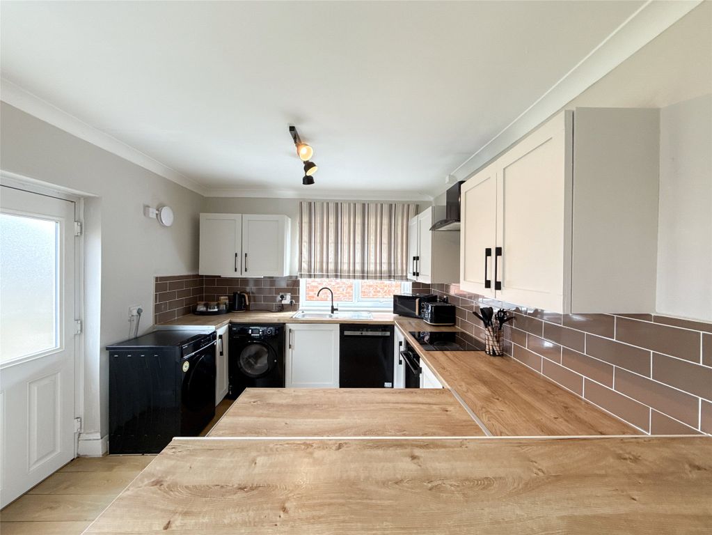 Property photo 3 of 22 Dining Kitchen