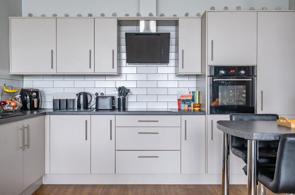 Property photo 3 of 23 1415389-18-698F1B2F679E4