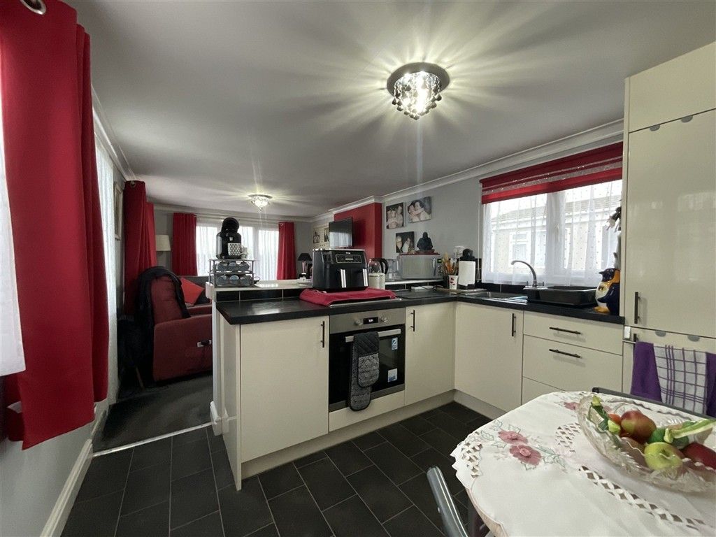 Property photo 1 of 8 Kitchen