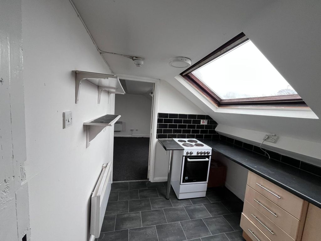 Property photo 3 of 6 Gallery