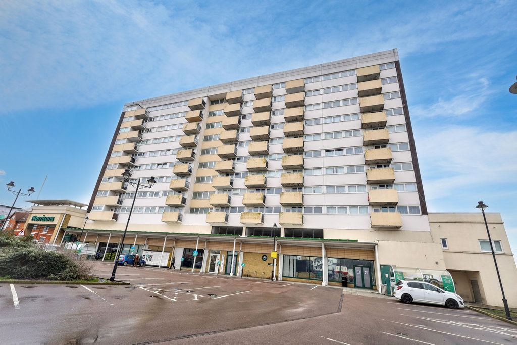 Property photo 1 of 12 61 Tower Heights, Hoddesdon, Herts, En11 8Uh