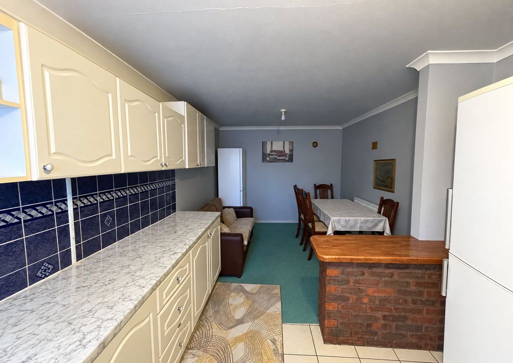 Property photo 3 of 7 Lounge &amp; Diner