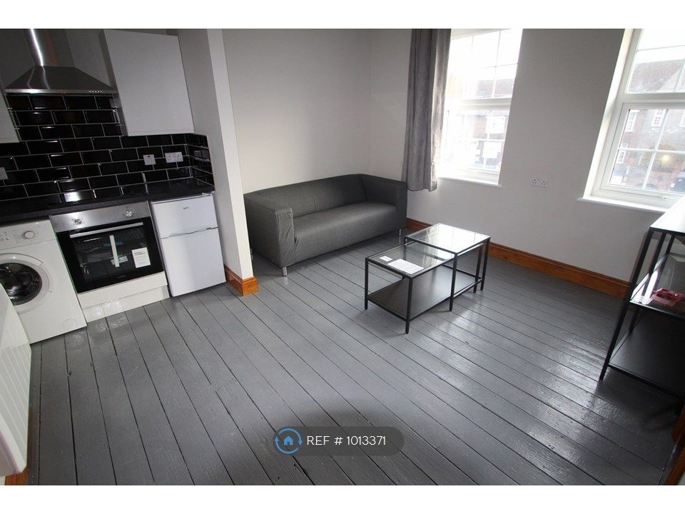 Property photo 2 of 13 Lounge Kitchen