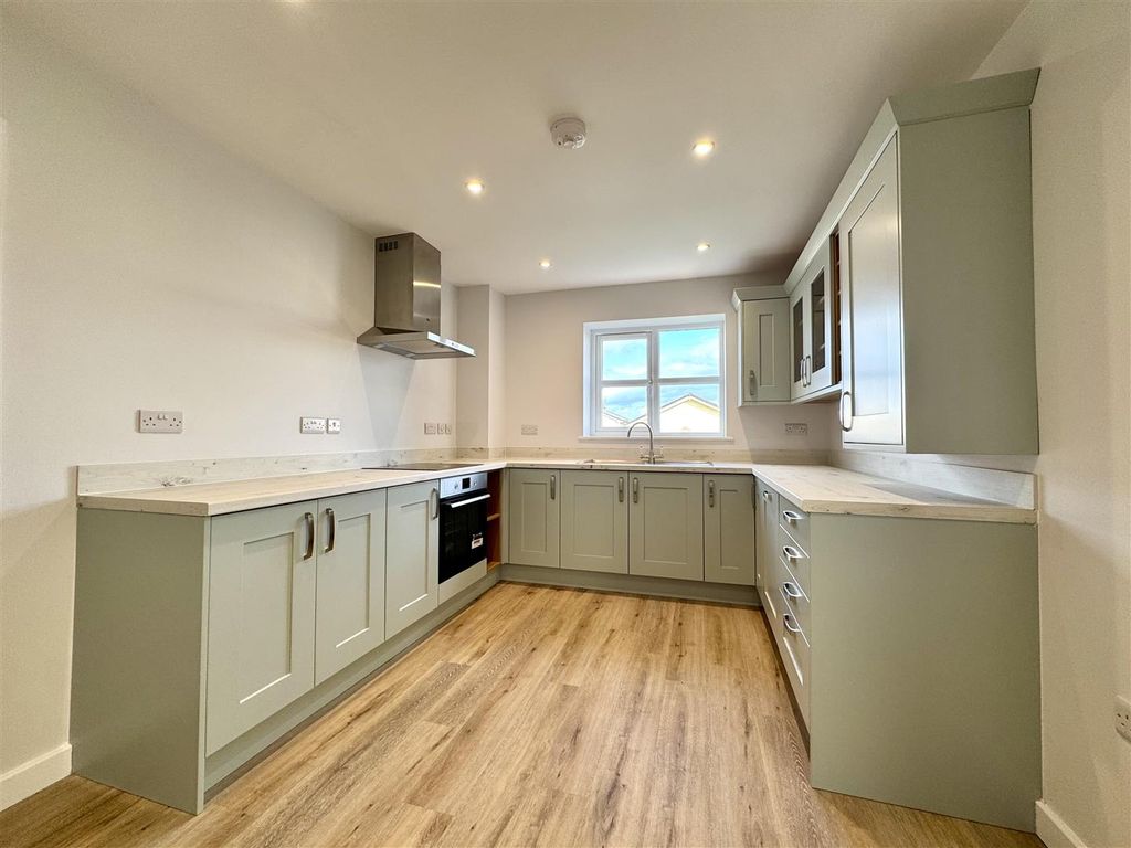 Property photo 2 of 19 Kitchen/Dining Room