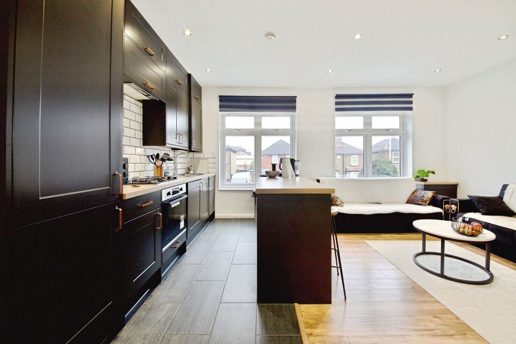 Property photo 2 of 11 Pbox-Img.Jpg