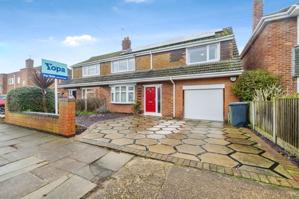 Property photo 1 of 20 2026-01-15-23Richardsavenue033