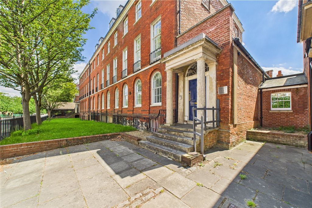 Property photo 1 of 8 Picture No. 24