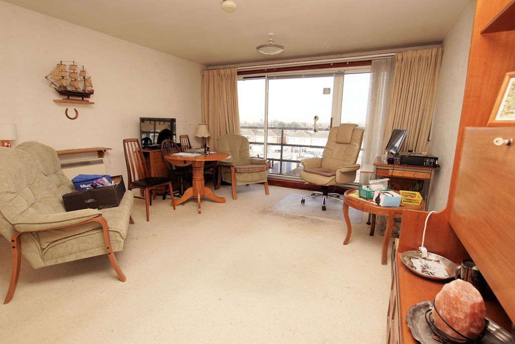 Property photo 2 of 10 Lounge