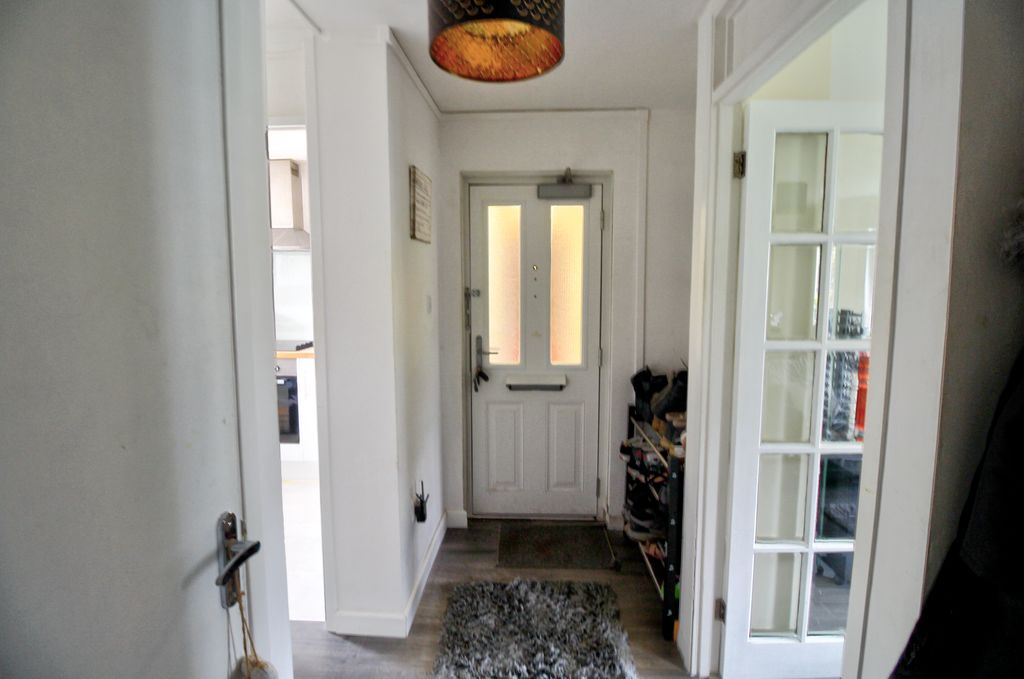 Property photo 3 of 16 Entrance/Hall