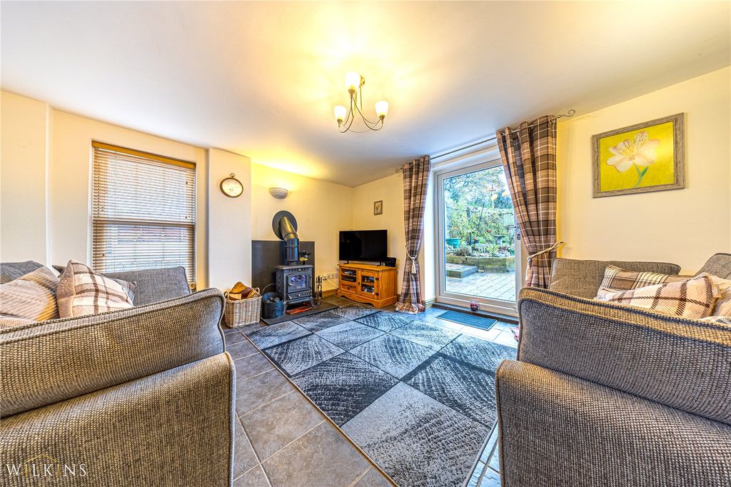 Property photo 2 of 37 Picture No. 12