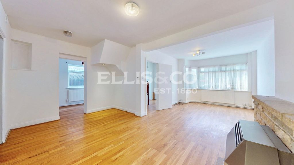 Property photo 2 of 33 Picture No. 27