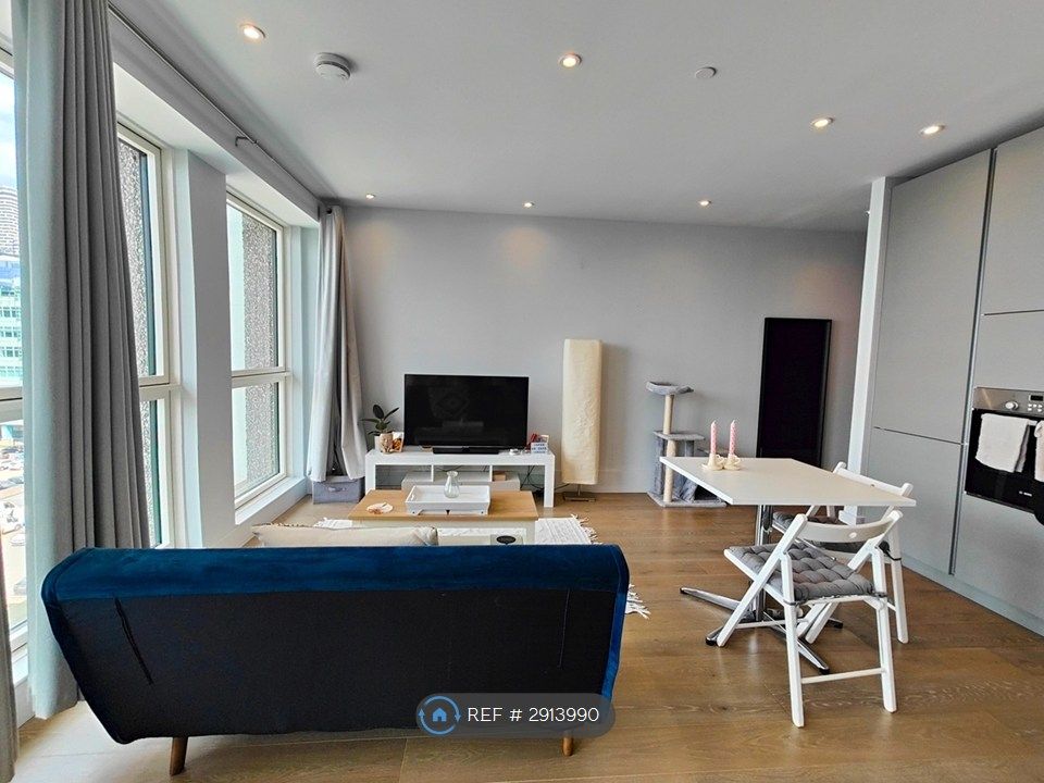 Property photo 1 of 11 Living Room