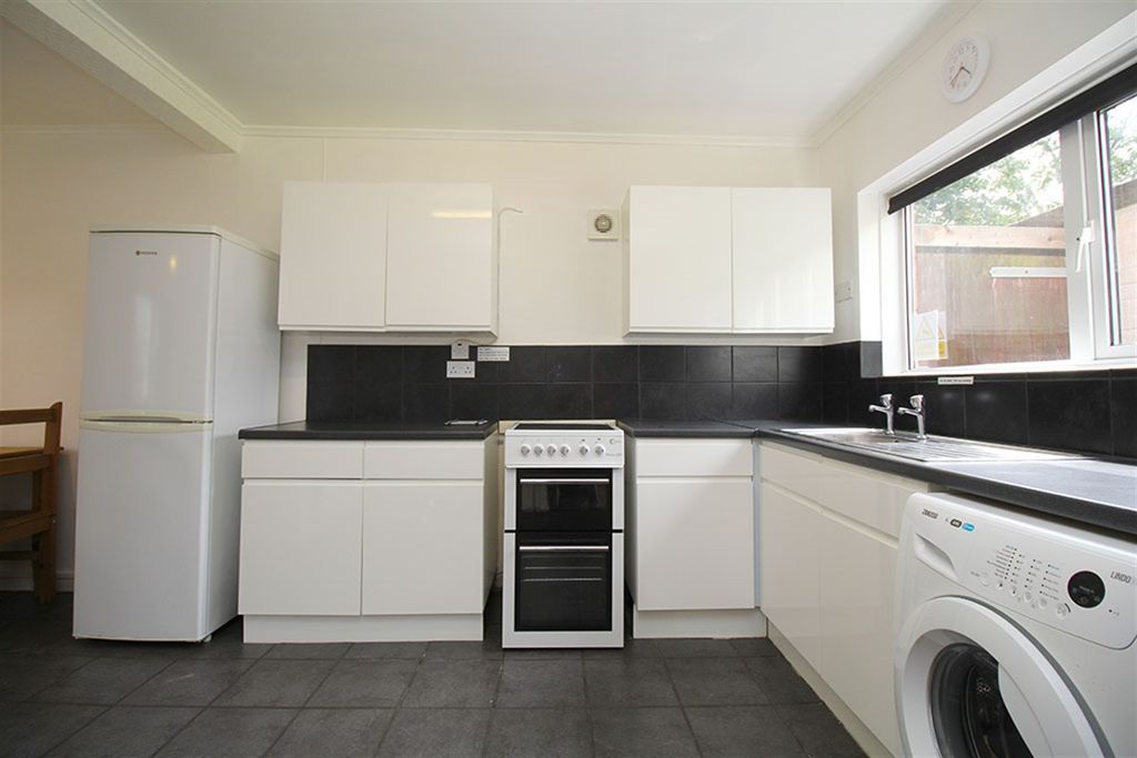 Property photo 3 of 30 Kitchen