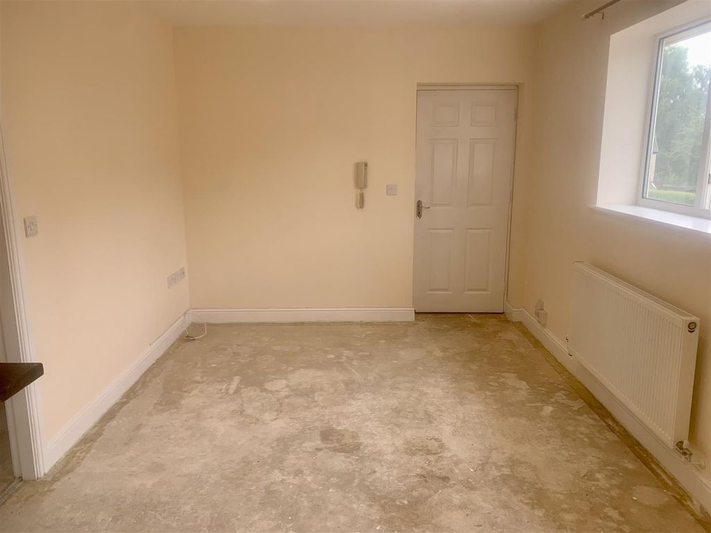 Property photo 3 of 9 Living Room 195 Church.Jpg