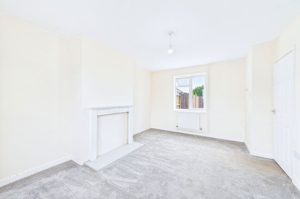 Property photo 3 of 23