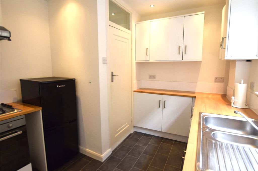 Property photo 2 of 9 Kitchen