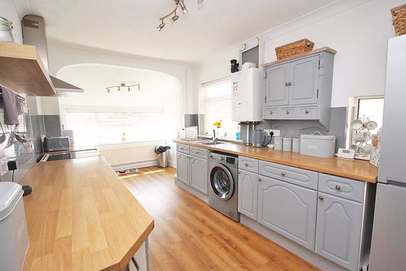 Property photo 2 of 14 Kitchen