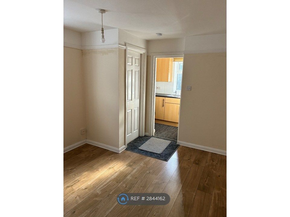 Property photo 2 of 18 Lounge