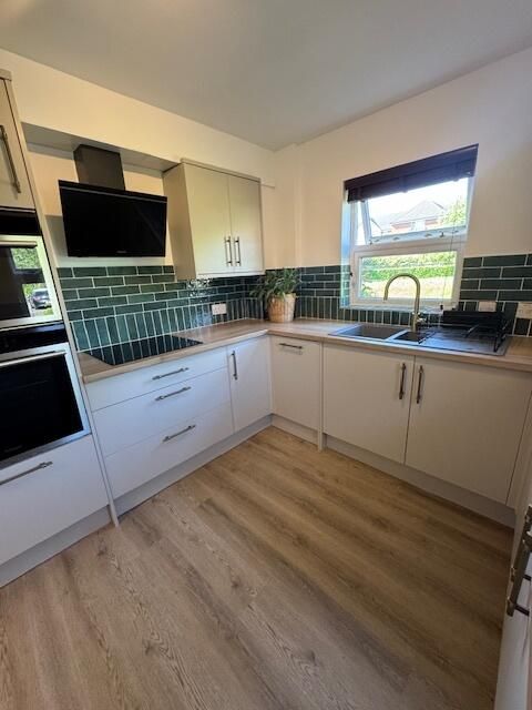 Property photo 2 of 9 Kitchen