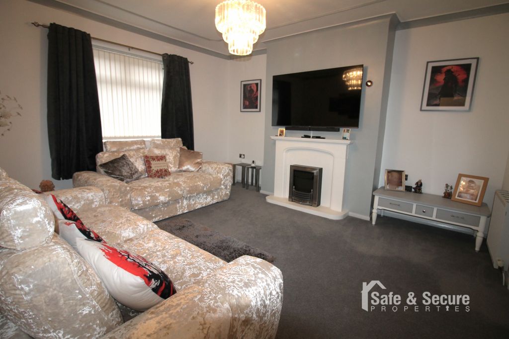 Property photo 3 of 12 Living Room (1)