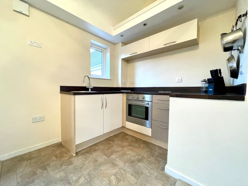 Property photo 2 of 9 Kitchen