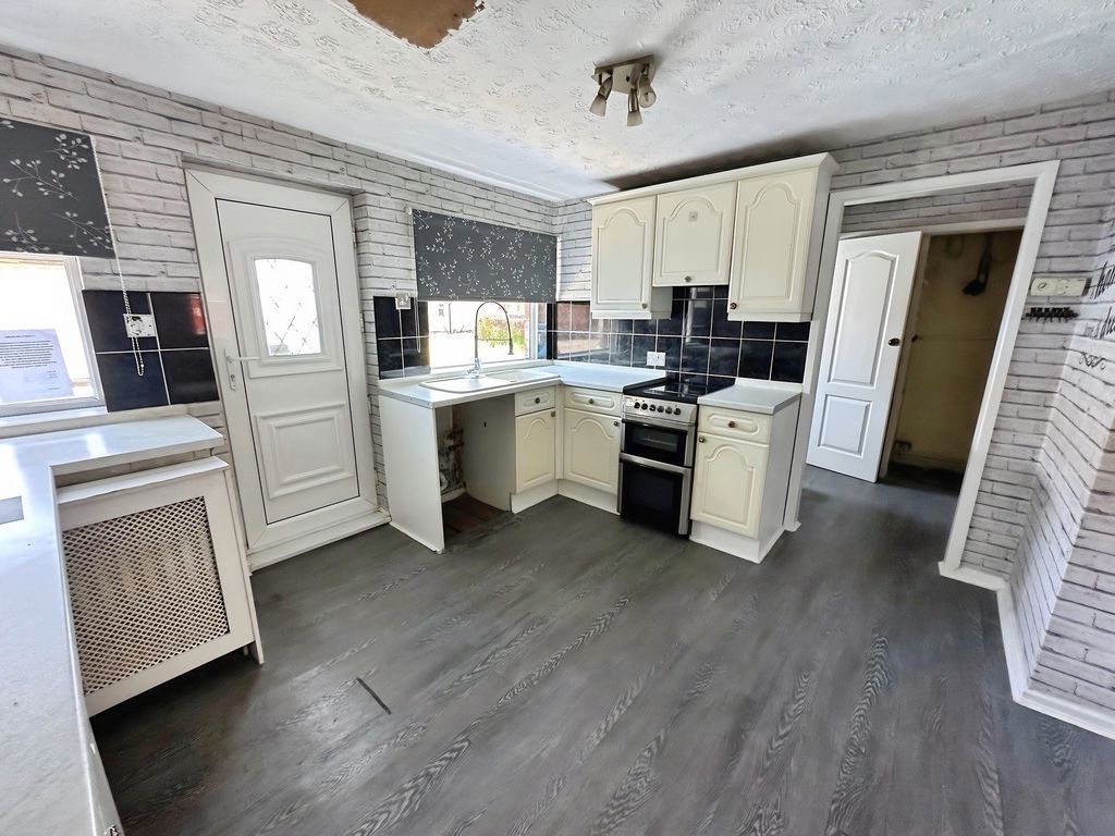 Property photo 3 of 12 Photo 8