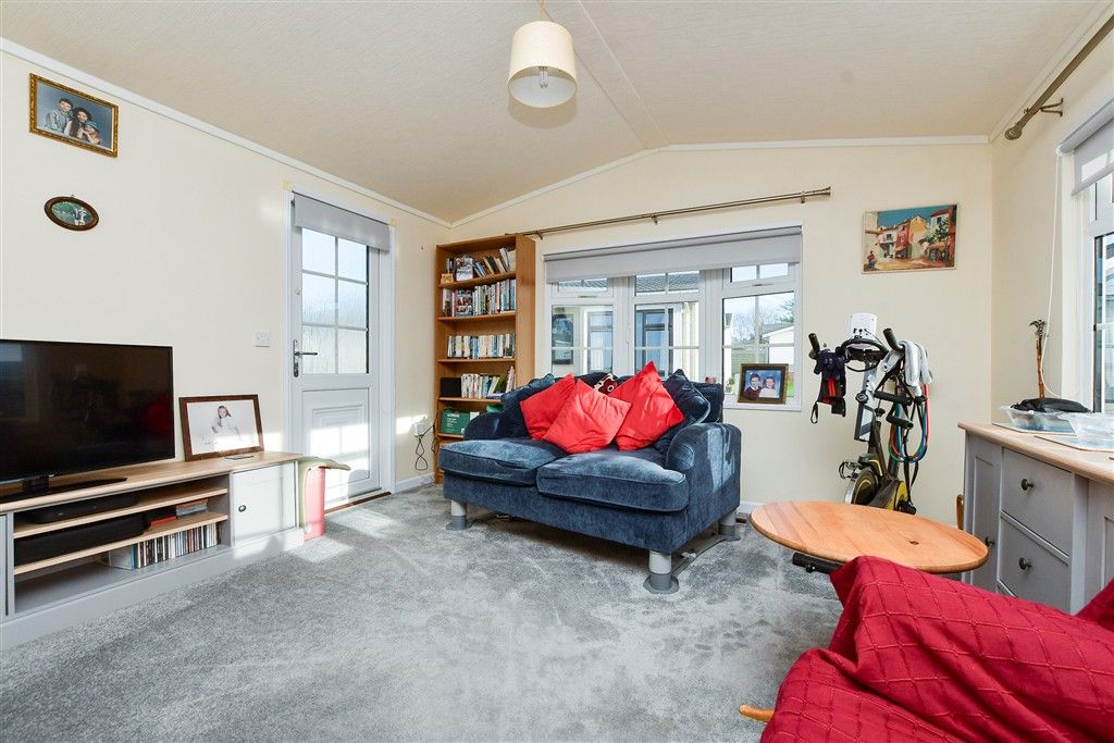 Property photo 3 of 8 Lounge