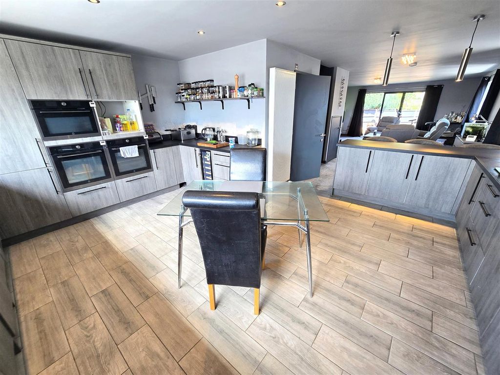 Property photo 3 of 26 Annexe Lounge/Diner/Ktchen