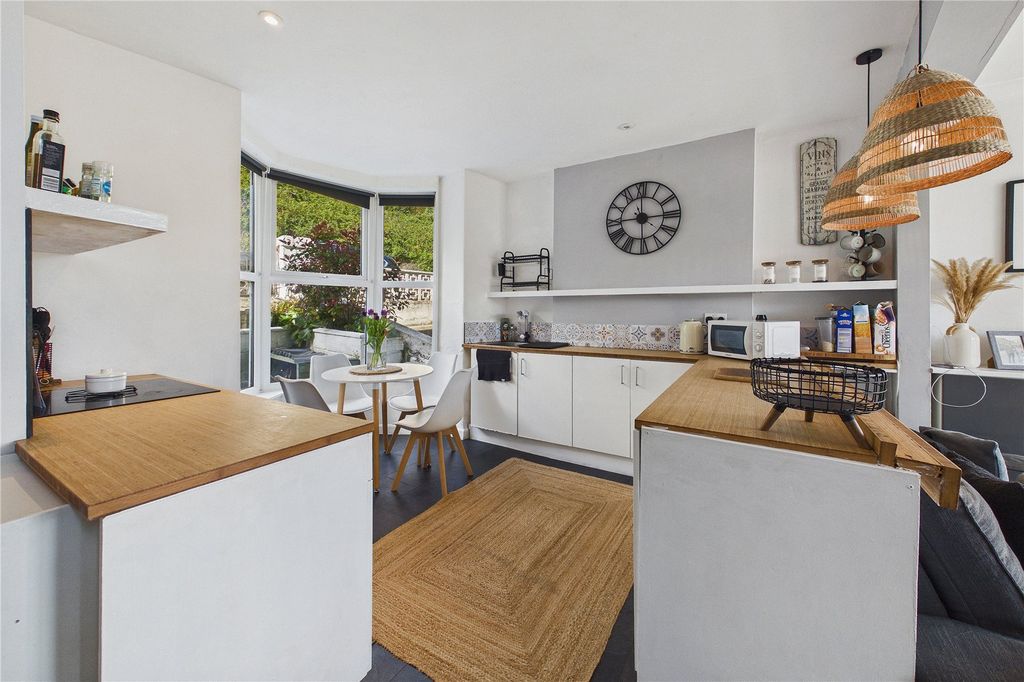 Property photo 3 of 21 Picture No. 32