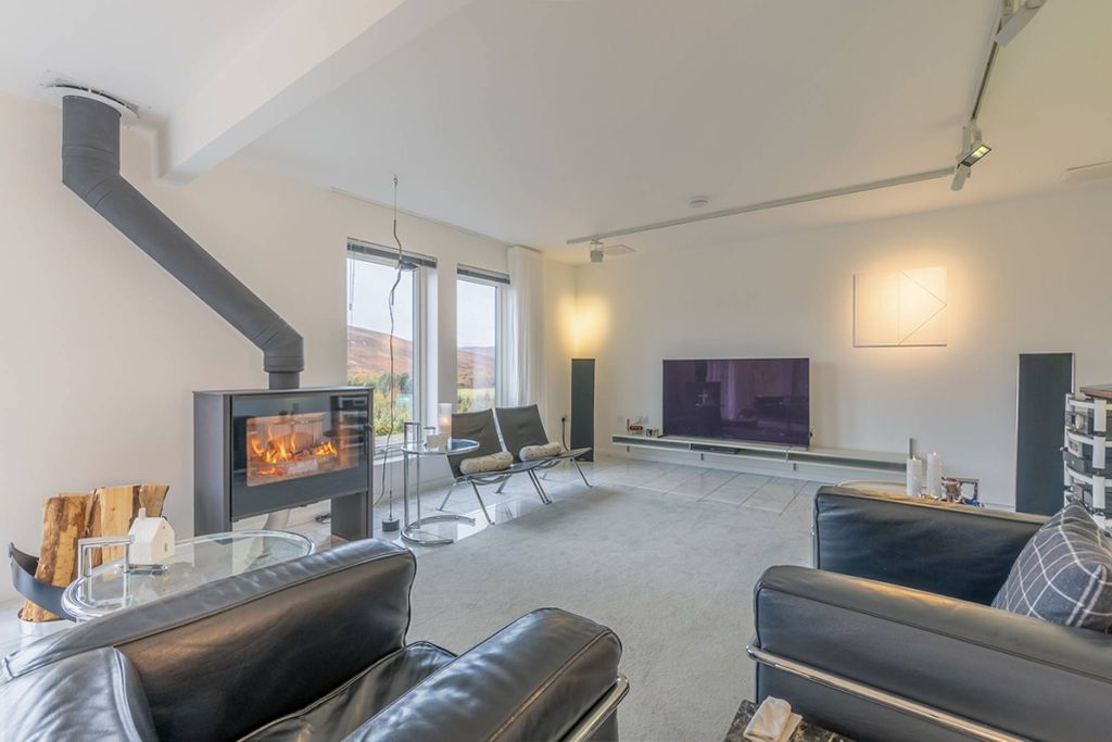 Property photo 2 of 30