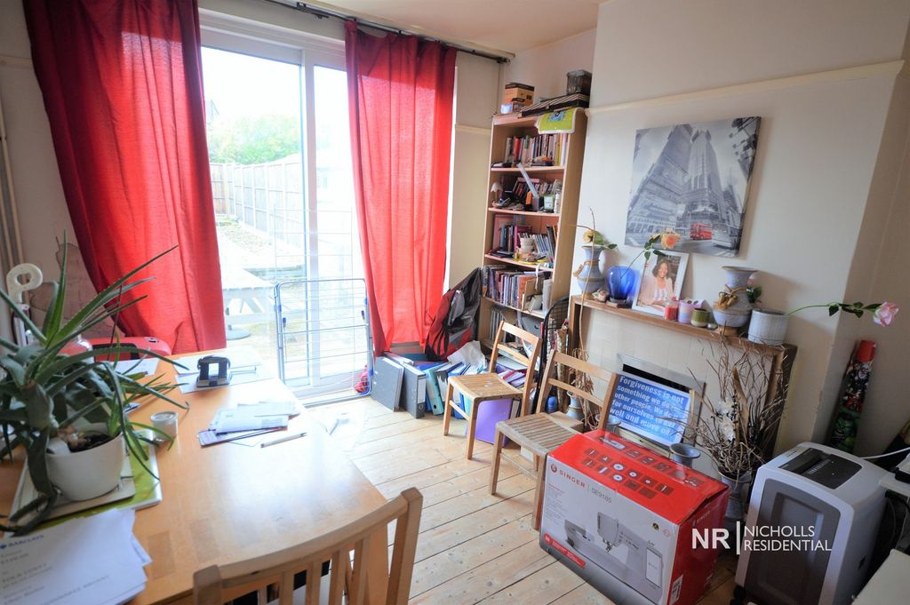 Property photo 3 of 11 Dining Room