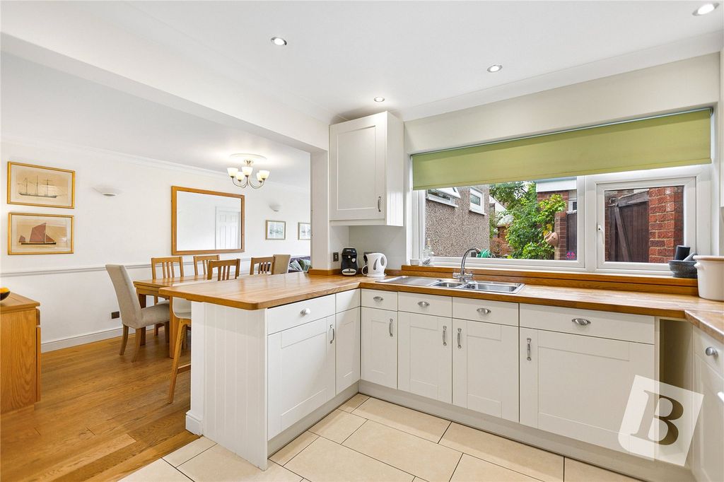 Property photo 2 of 19 Picture No. 16
