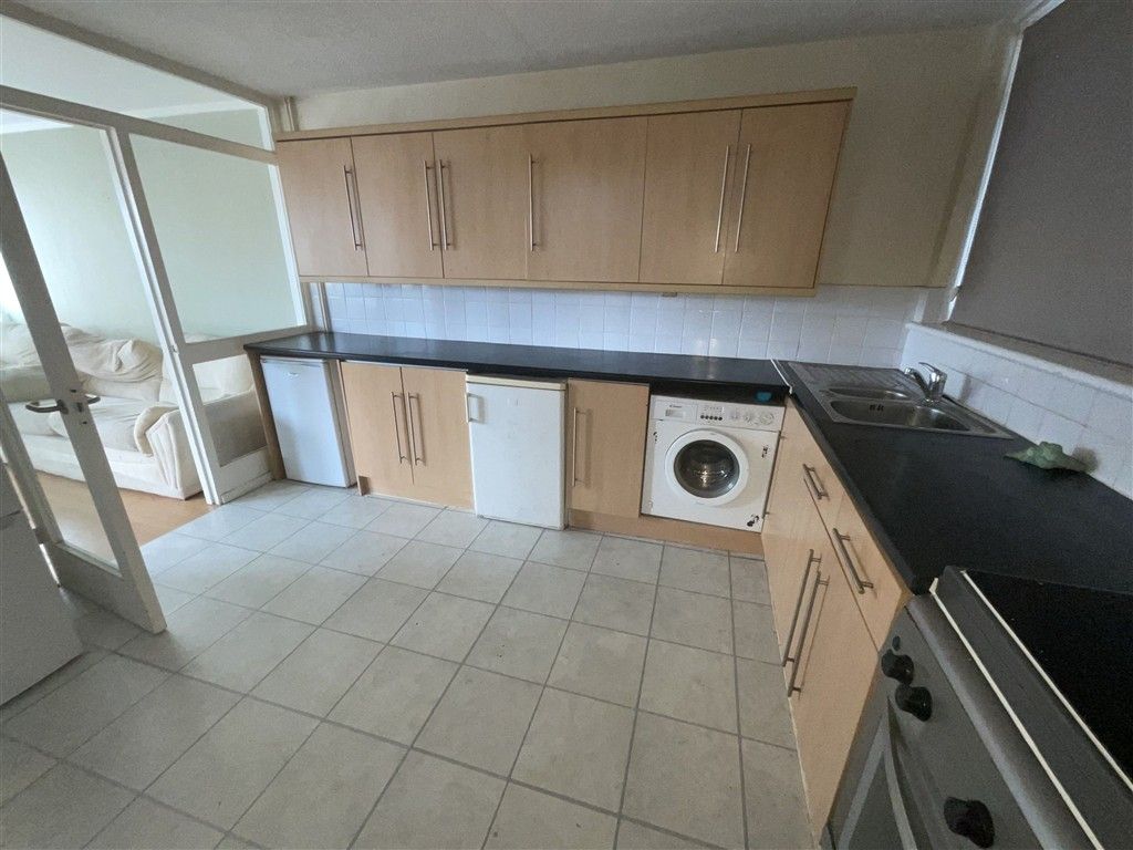 Property photo 2 of 7 Kitchen