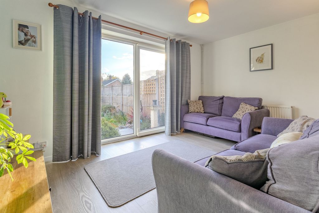 Property photo 3 of 17 Living Room