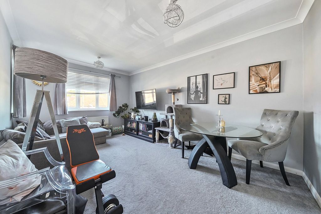 Property photo 3 of 19 1317863-18-6870d7...