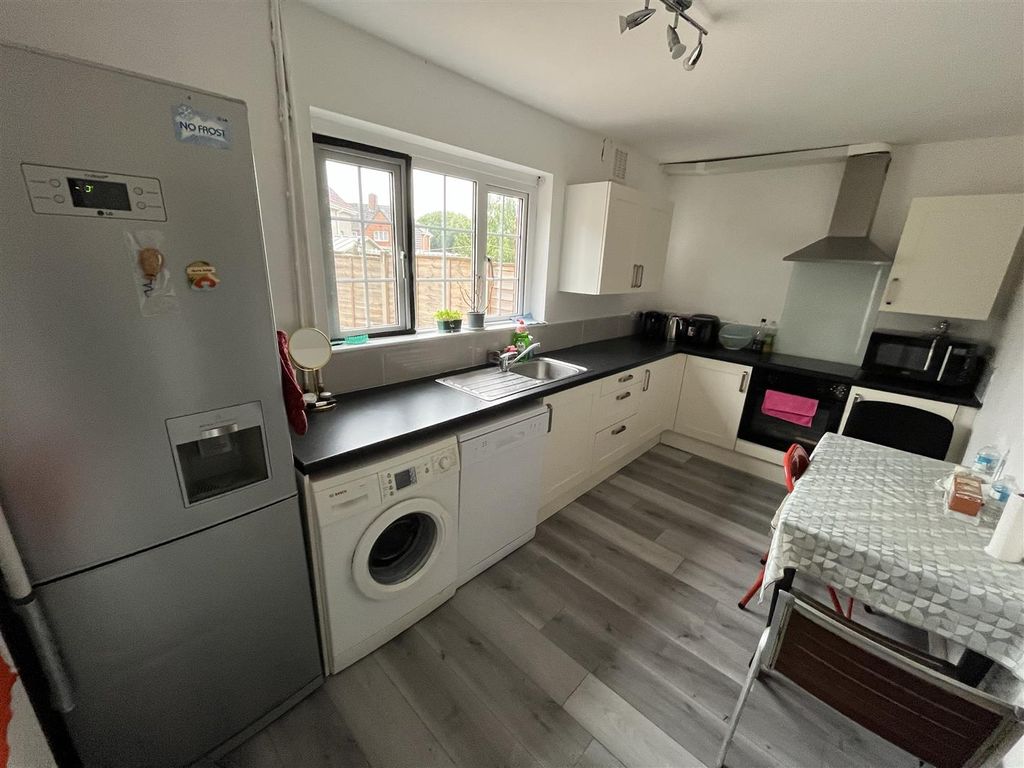 Property photo 3 of 9 Kitchen.Jpg