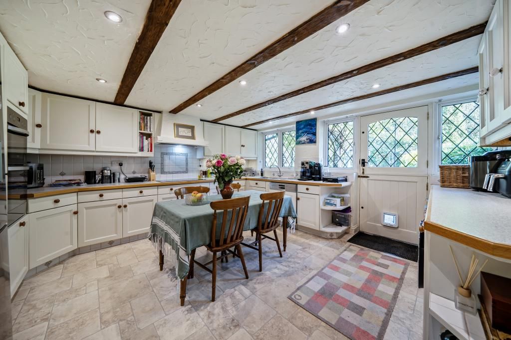 Property photo 3 of 27 Kitchen